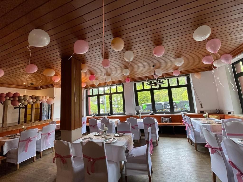 Hotel Und Restaurant "Balduin" Balduinstein Екстер'єр фото